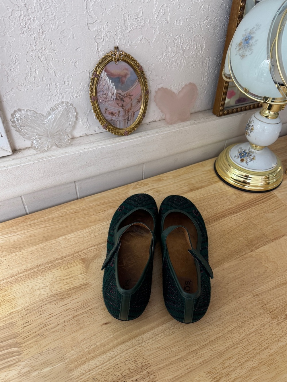 Taos Green Woven Mary Jane Flats Size 6 Artsy Y2K
Classic Comfort - Picture 7 of 12